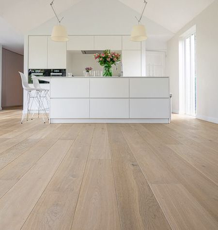 parquet rovere invisibile con nodi plancia 04