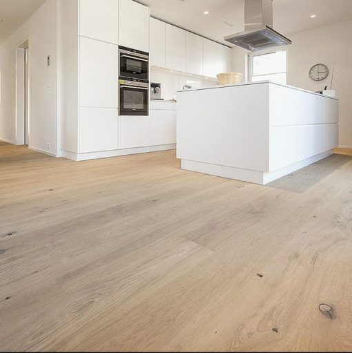 parquet rovere invisibile con nodi plancia 06