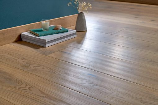 parquet rovere naturale piallato con spaccature maxiplancia tono su tono 07